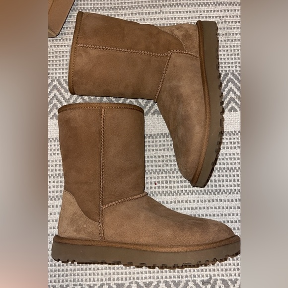 ugg classic - Picture 1 of 3